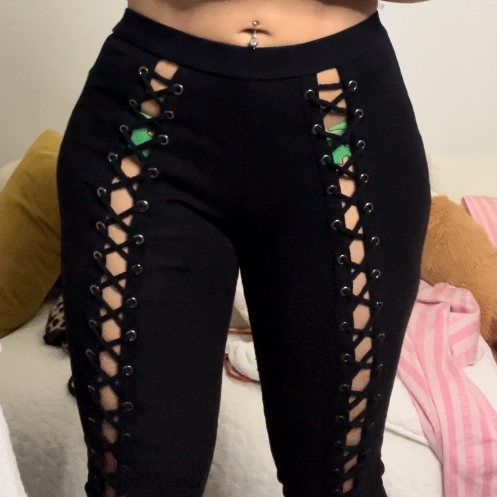 Fashion nova cutout leggings